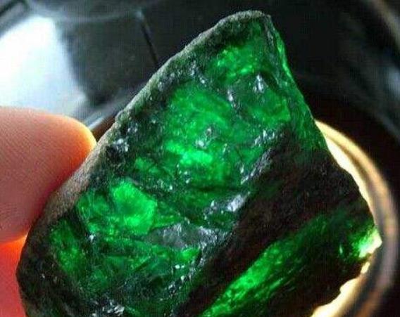 送礼这门技术活大臣给慈禧送了一块绿宝石回头就给流放了