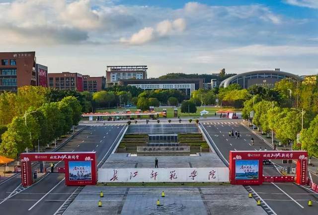 喜讯持续传回重庆市将到来新师范学校本地高考考生幸福