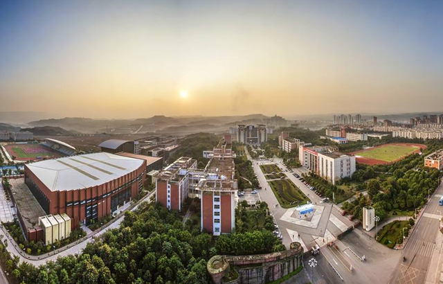 喜讯持续传回重庆市将到来新师范学校本地高考考生幸福