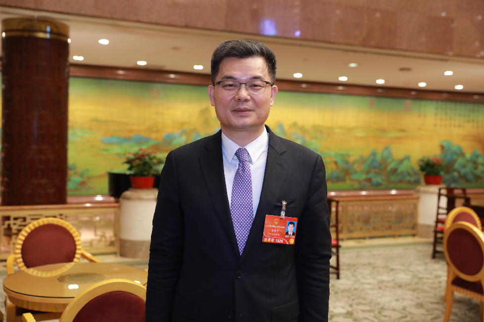 全国人大代表肖胜方网络秀场直播的打赏金额上限频次设置权归于监管