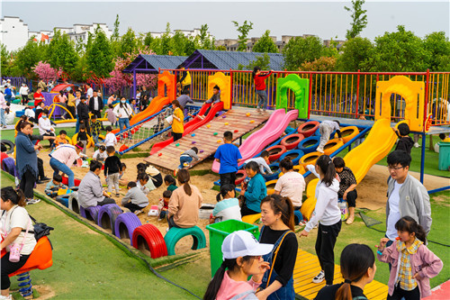 无动力主题儿童乐园一,多以亲子为中心,增加亲子之间的互动国家三胎