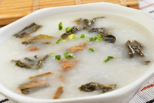 营养早餐粥推荐66咸骨菜干粥