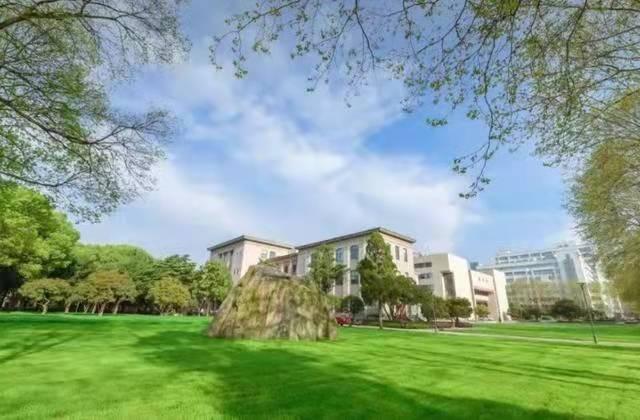 世界大学排名2021排行_2021年中国大学排行榜权威发布!