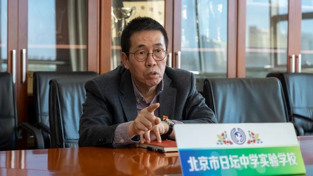 日坛中学实验学校校长张英春介绍,通过该系统老师可以轻松查阅和了解