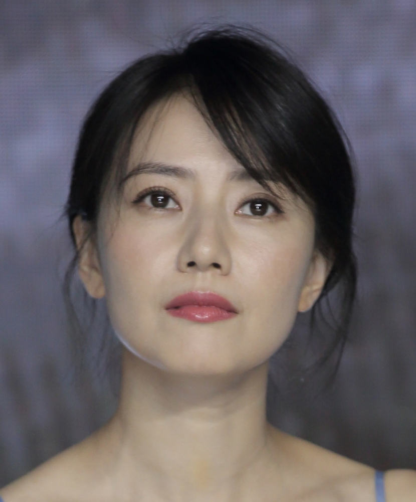 42岁的高圆圆生图太美连细纹都充满魅力这才是真的在优雅老去