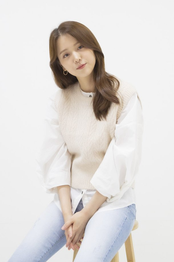 韩国女星金智恩二感新冠新剧搭档李准基目前停工隔离