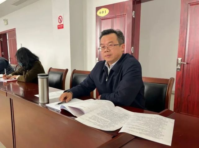 黄梅法院党组书记,院长陈孔齐以普通党员身份参加支部组织生活会