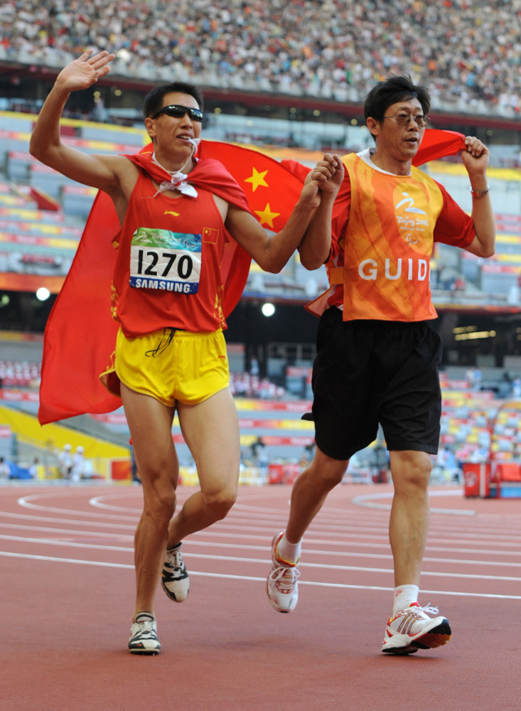 他曾是王治郅的队友北京冬残奥主火炬手李端虽然眼前尽是黑暗但我心中