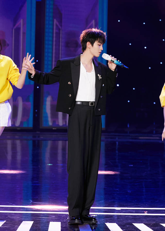 请签收你男友"王俊凯"一周的穿搭