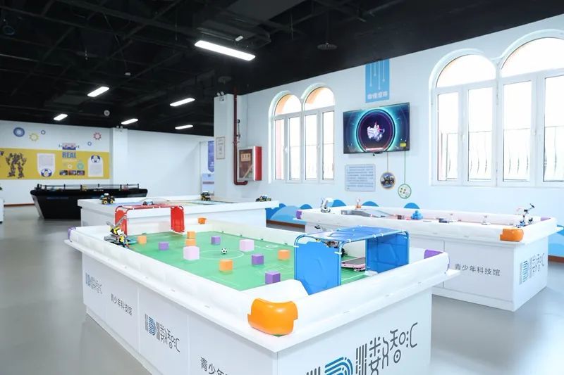 西北首個青少年ai主題科技館開館了機器人對弈3d打印玩具vr探秘侏羅紀