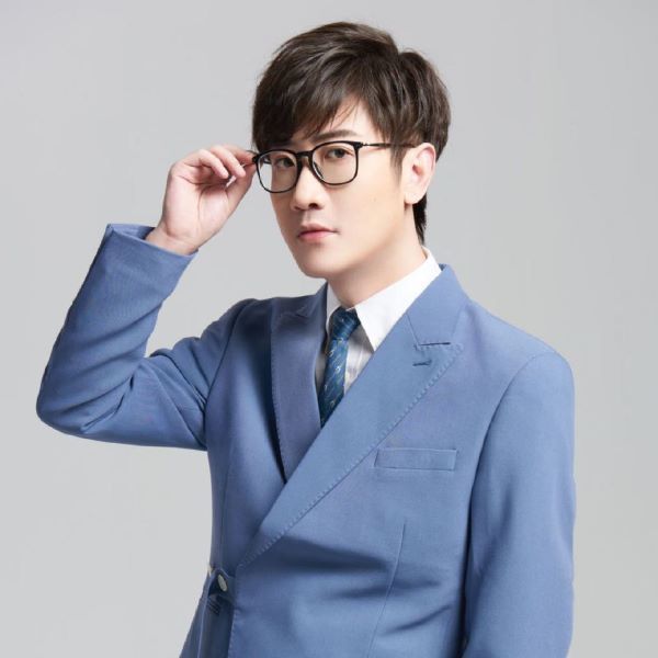 白鲨俱乐部人员调动白鲨担任舞蹈分部经理