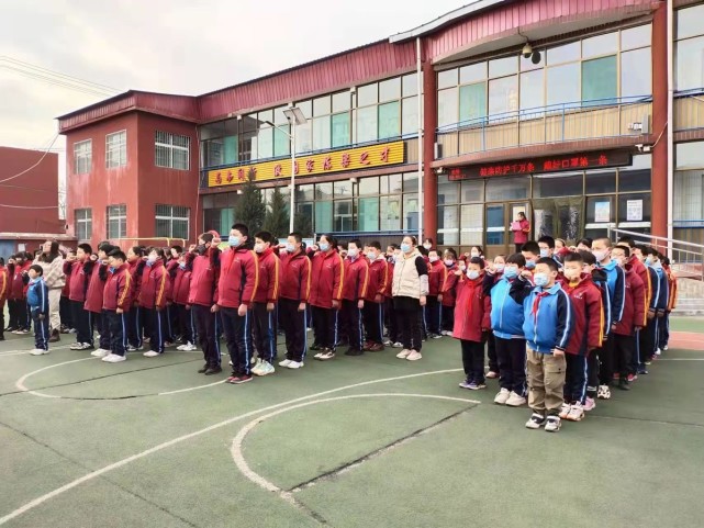传递雷锋精神-东庄小学"学雷锋日"活动简报