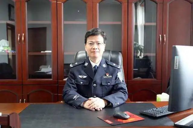 年轻的省会市公安局长被调到警院任副院长后,又被调到能源学院任副职
