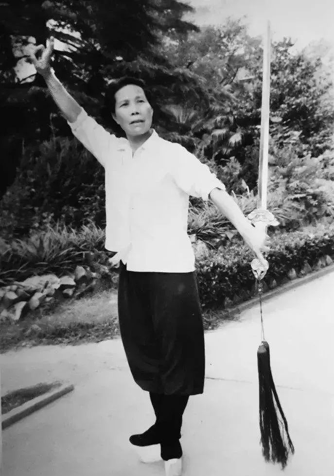 共同缅怀越剧老生张桂凤先生逝世十周年