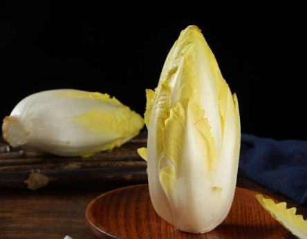 人称黄金菜长得像娃娃菜生长过程不能见光价格却不便宜