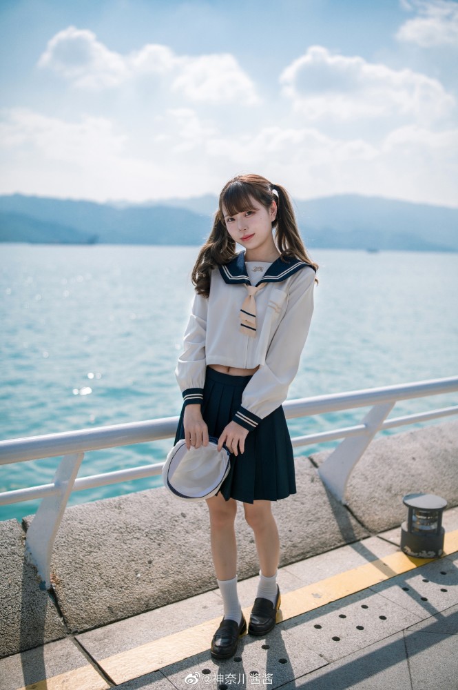 神奈川酱酱jk水手服蓝天元气少女