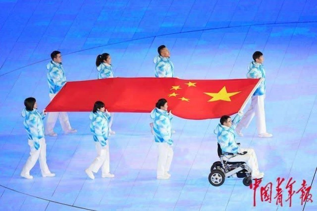 北京冬残奥会开幕式上的引导员戴着毛线雪容融nba2k比分网
