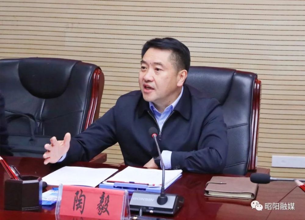 昭阳工业园区管委会主任叶建平汇报了园区发展情况,昭阳区自然资源