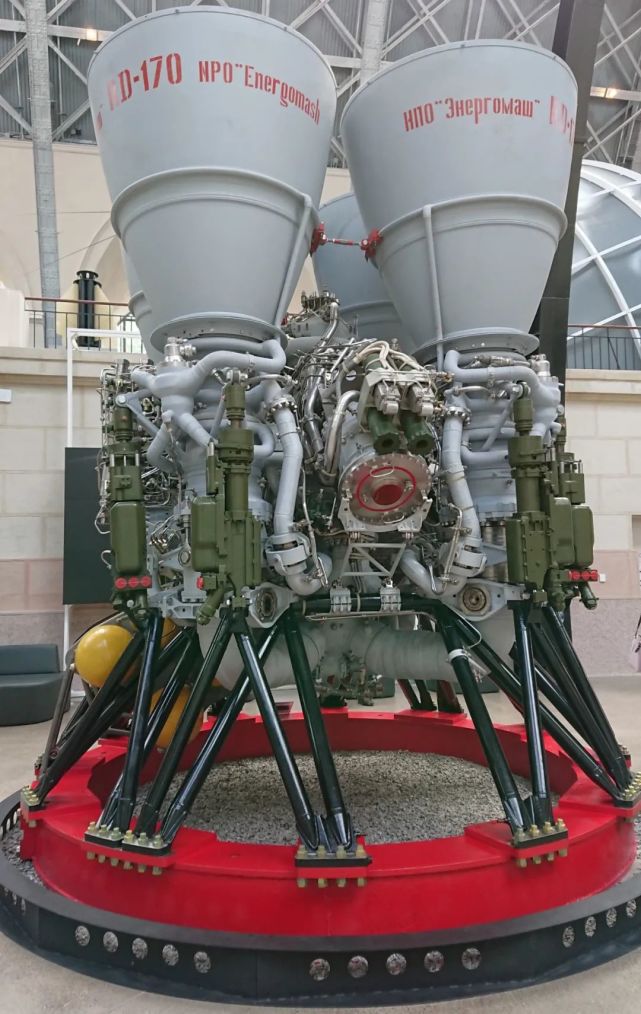 RD-170火箭发动机图片