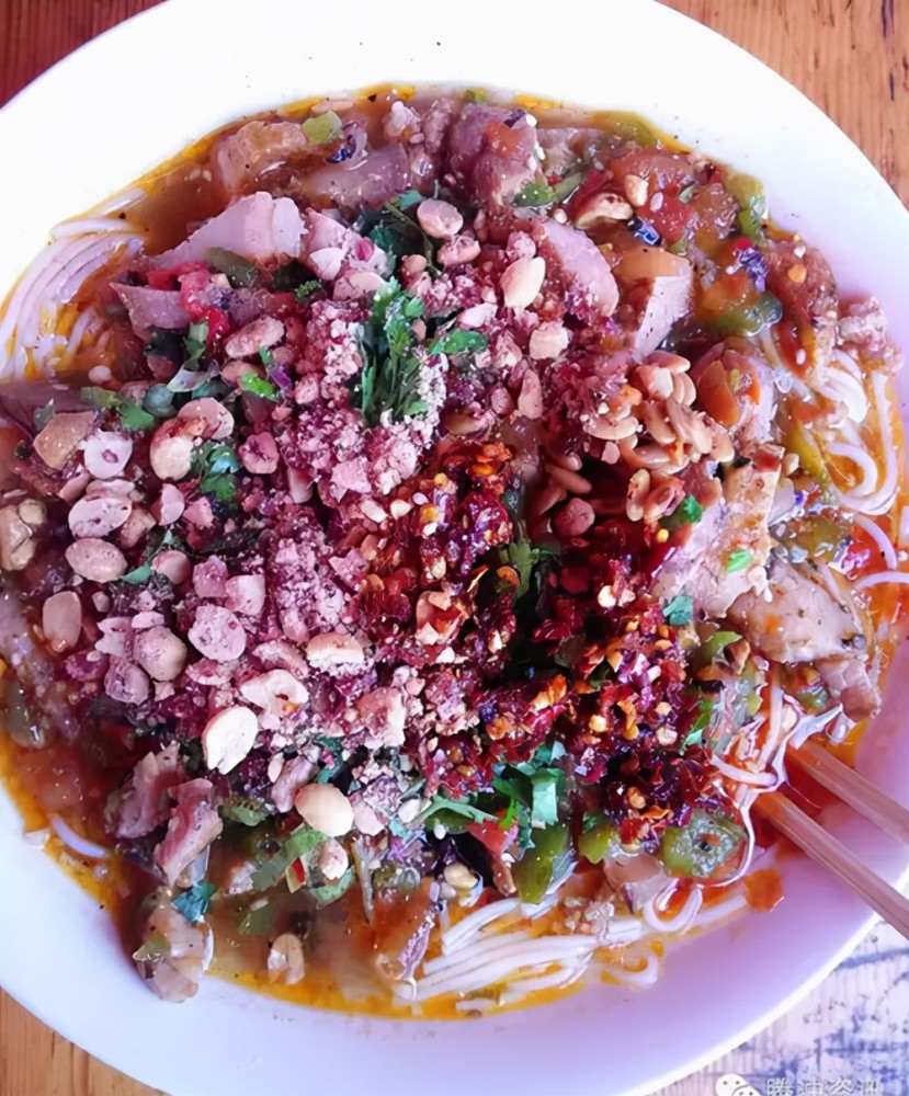 烟火腾冲丨火焰上的美味——顺江烧肉米线_腾讯新闻