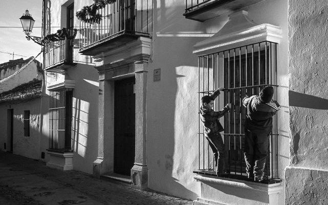 伊比利亚半岛(the iberian peninsula)是一个由西班牙和葡萄牙构成的