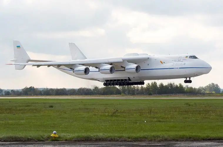 雪號航天飛機而研製;首先,安-225運輸機僅生產一架,歸烏克蘭所擁有;令