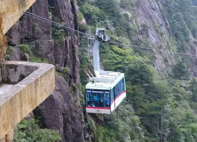 1999年,贵州马岭河风景区缆车高空坠落,幸存儿被韩红养成才