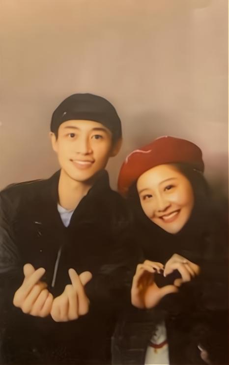 魏晨老婆近照曝光于玮面部圆润小腹隆起网友直呼像怀孕