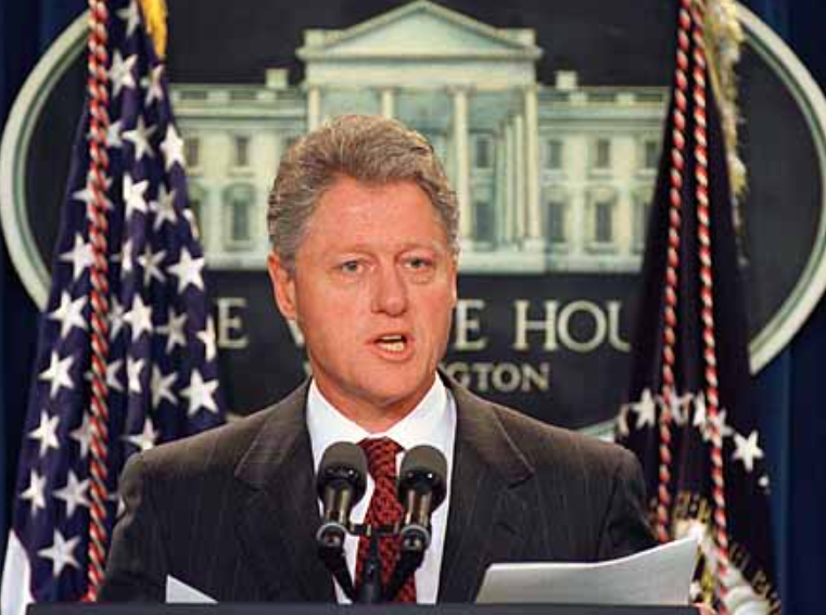 艾迪德在美军的秘密围剿下活了下来,他在索马里的威望再次大涨,之后