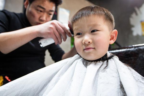 二月二 萌娃"剃龙头"