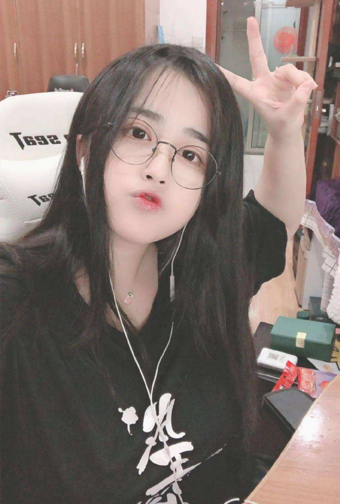 菠萝赛东入驻b站首播直冲热搜第六热度冲上520w