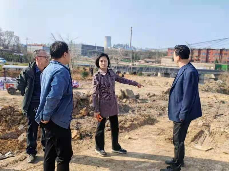 义马市副市长何蔚现场督导农村人居环境整治_腾讯新闻