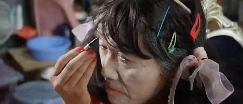 过气网红大喜哥66岁的他穿女装被泼脏水仍想变女人他现在怎么样了