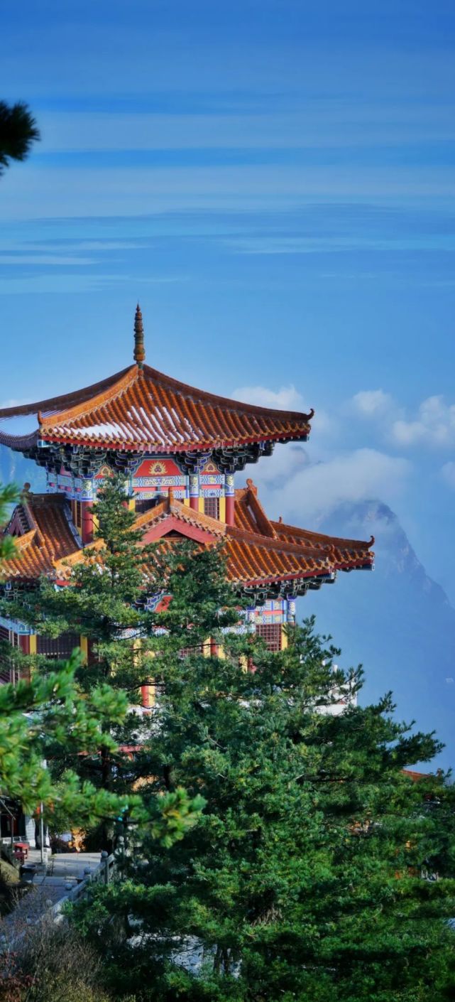 付锐想站在玉皇顶上呐喊感受得到是大好河山美景一片盎然温暖的春意扑