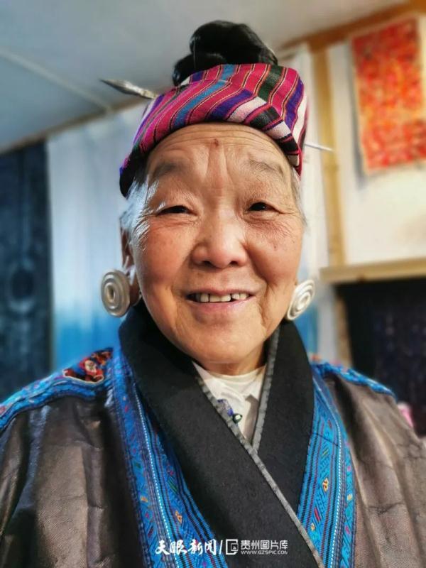 贵州大山里这位老奶奶到过十几个国家还上t台走秀