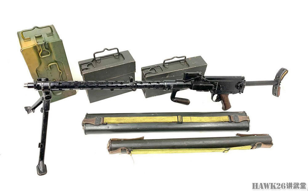 细看:德国mg13轻机枪 全套附件齐全 包括维修工具 两种备用枪管