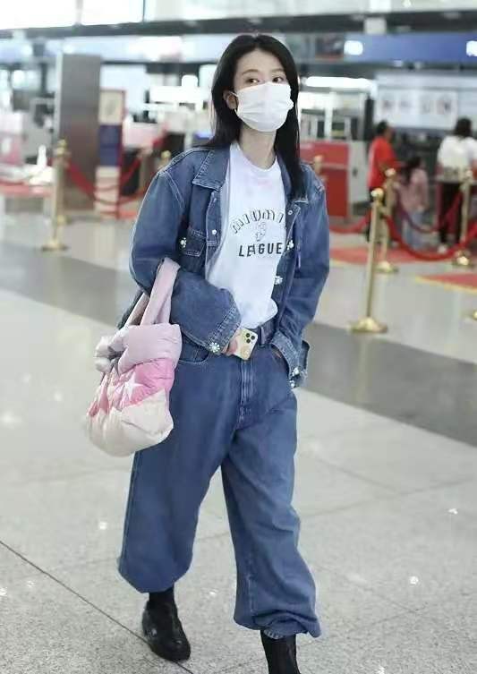 餐廳預(yù)訂本半身裙大衣小白穿鞋不輸奶奶褲很大起訴企鵝家族英語