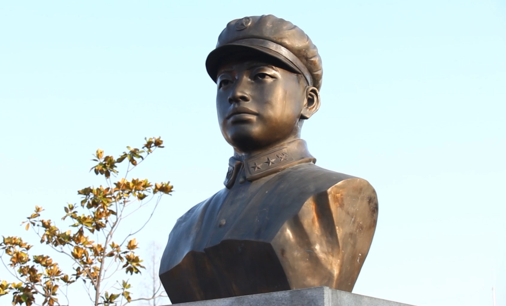 致敬功勋英模王杰英雄永流芳