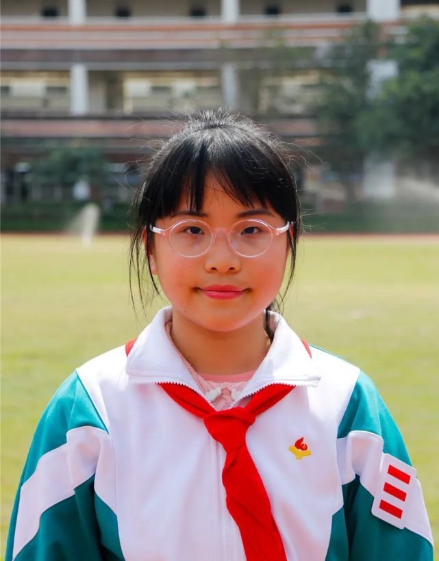 姓名:王思淇中队:302中队兴趣:兵乓球,花样跳绳座右铭:人若有志,就不