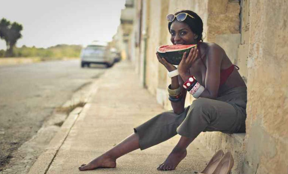 如果到了美国,最忌讳当着黑人面吃西瓜,搞不好还会被当场围殴_腾讯