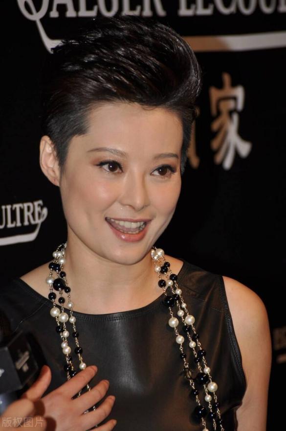 袁立炮轰娱乐圈乱象金星都听傻了突然爆料斯琴高娃隐私