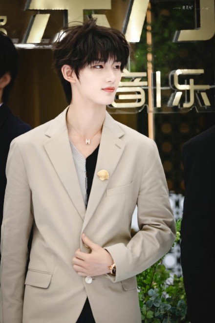 天天向上首发丁程鑫的24节气镜头这个荣誉本该属于快本