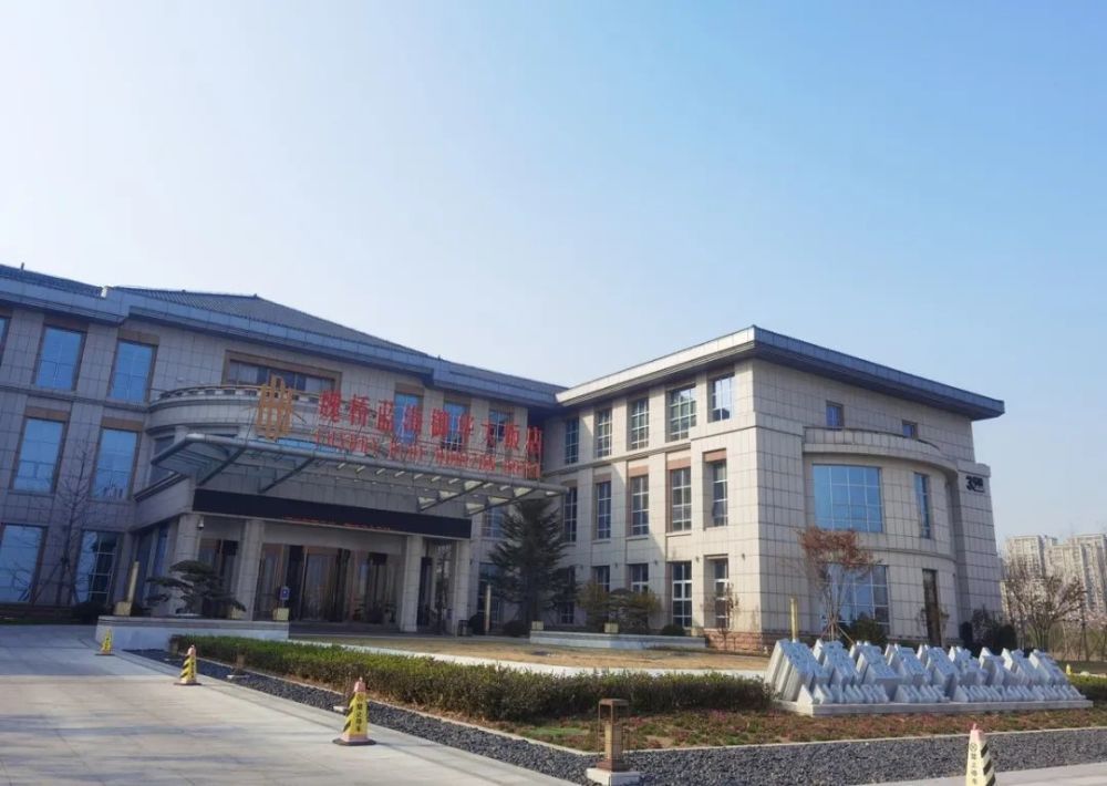 聚焦315针对滨州蓝海御华酒店被曝擅自更换顾客婚礼大厅一事安英回应