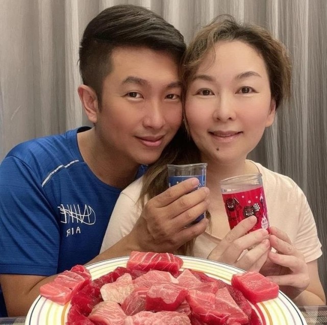 张秀卿和小鲜肉老公以及前夫的女儿,三个人依旧能够将生活过得开开