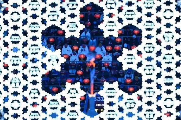 這些美女冬天都在穿白色，還不趕緊學起來？少兒英語學院