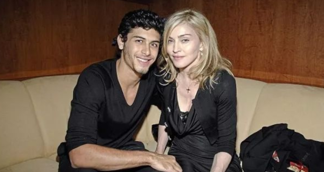 狂妄的麦当娜63岁还交小36岁男友可却被史泰龙的前妻抢过老公