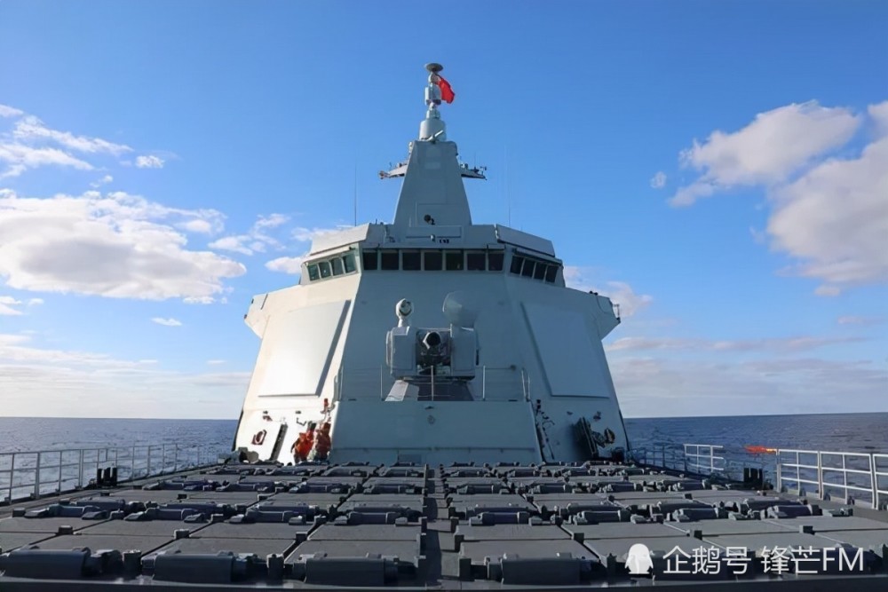 055"延安"舰涂刷弦号即将服役,8艘显然不够用,或将继续建造!_腾讯新闻