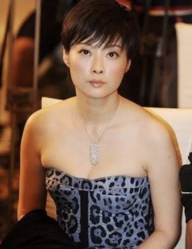 曾经的一线明星,如今过气无人问津,袁立究竟怪谁?