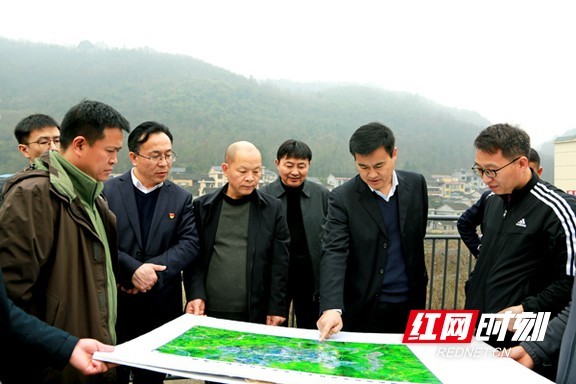 向恒林戴晓军现场踏勘湘西高新区园区项目规划用地