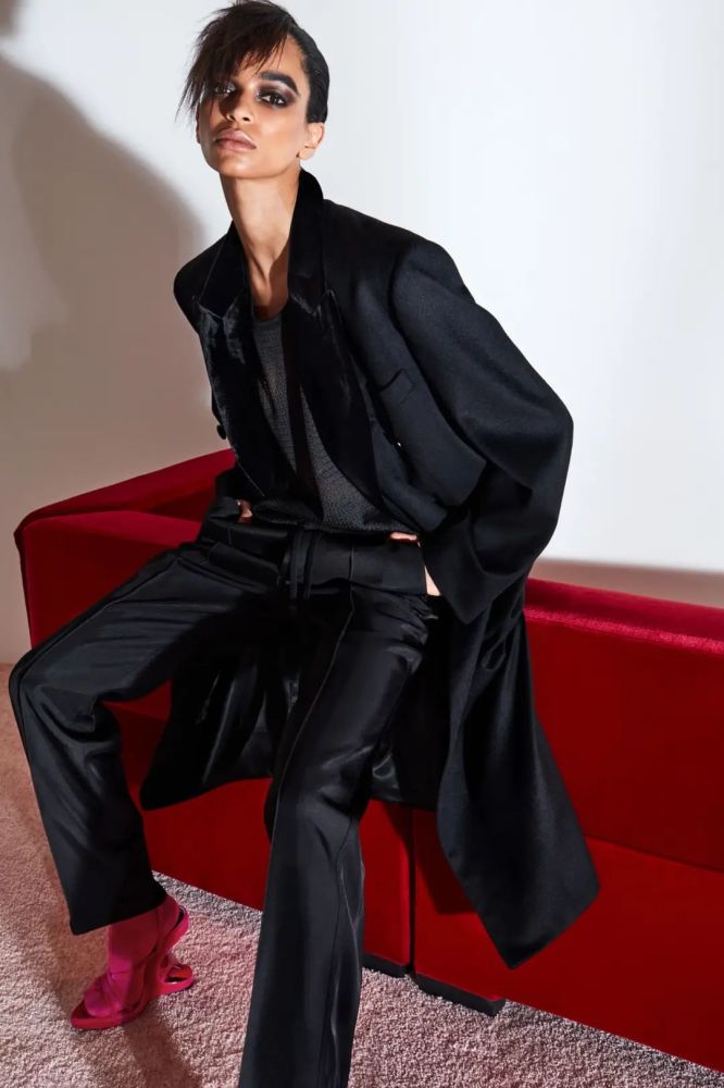 一己之力拯救了gucci的男人,tom ford 2022 秋季系列用五彩斑斓的色彩